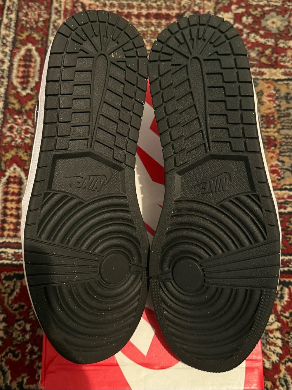 Jordan 1 Low Gold Toe - Sneakers in Black, White & Gold